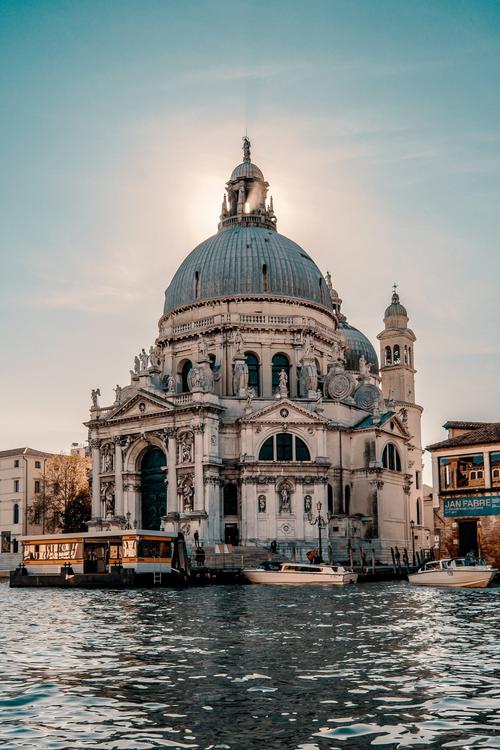 威尼斯宗教（威尼斯最有名的教堂）